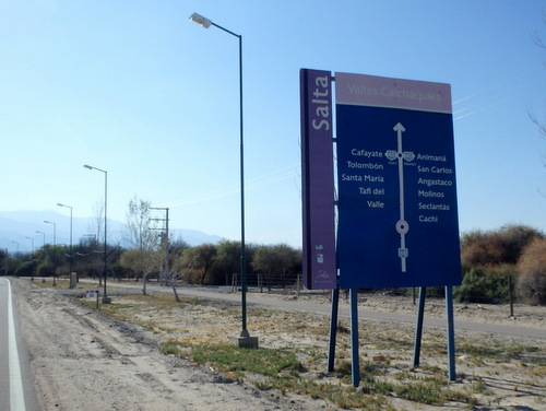The sign implies that Ruta 52 goes straight but it is a T-Intersection.